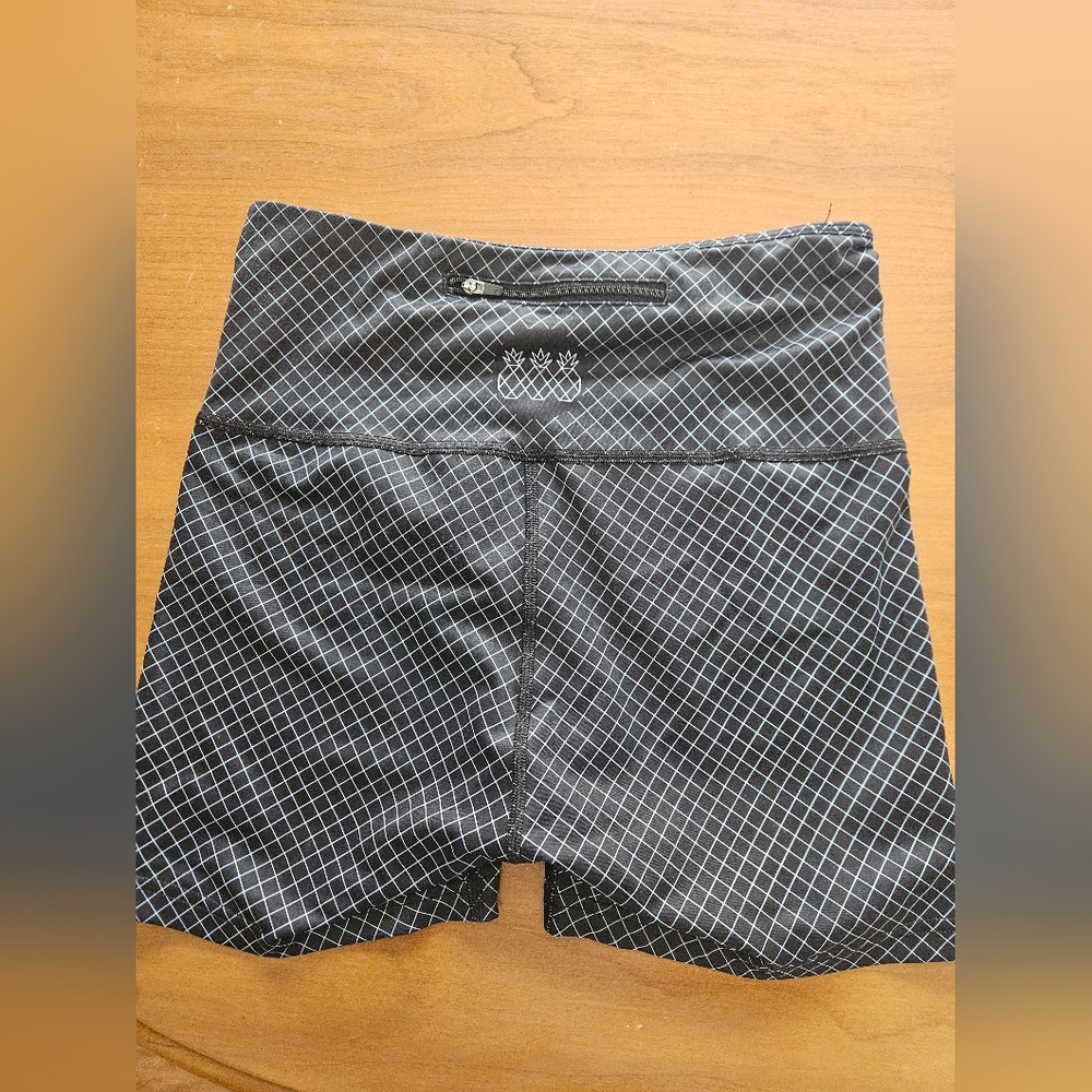 Tres pinas running short